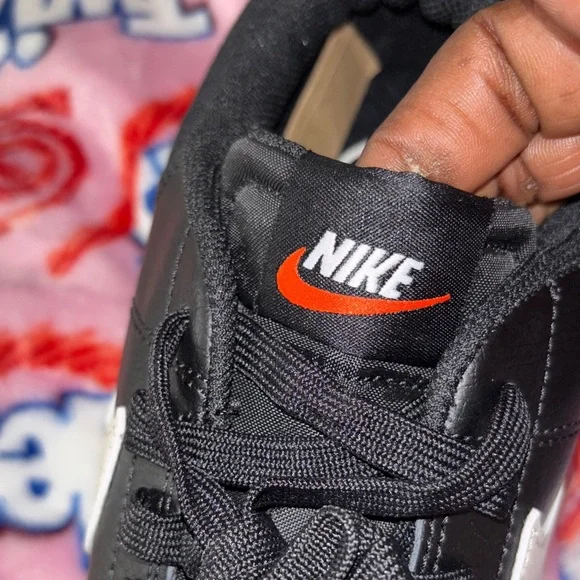 Nike women’s black and White Low-Top platform Sneakers - Picture 4 of 11